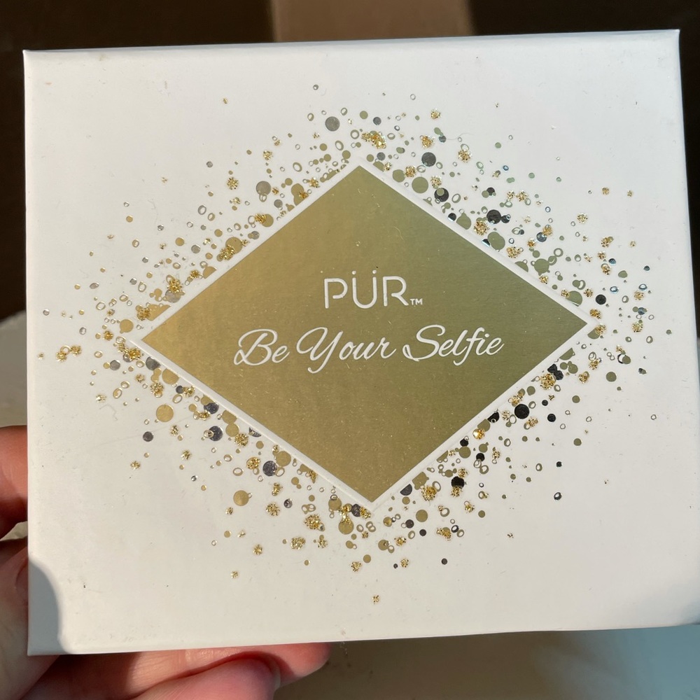 PUR be your selfie eyeshadow palette